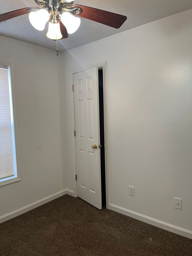 Building Photo - 5409 Sugarmill Dr