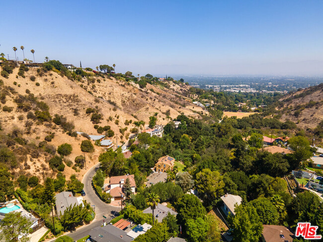 Building Photo - 3539 Camino de la Cumbre