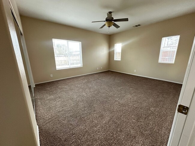 Building Photo - 3 Bedroom home in the beloved Joshua Tree area