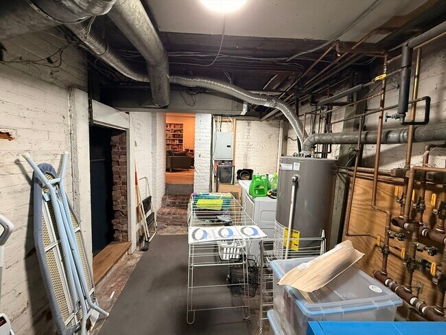 Building Photo - 69 Seaverns Ave