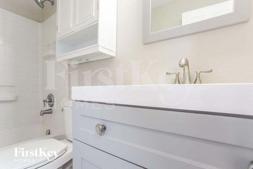 Building Photo - 1449 N Monument Dr