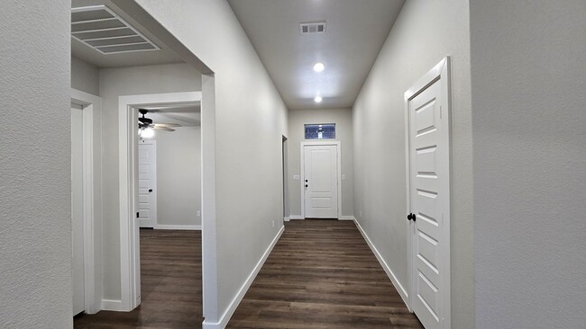 Building Photo - 512 Savannah St