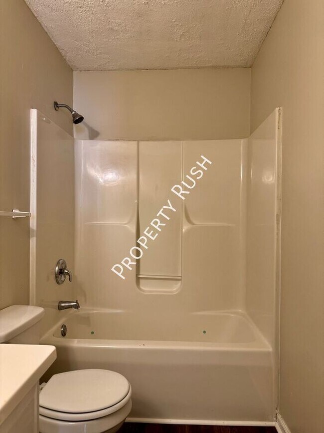 Building Photo - 4320 Ohls Ave