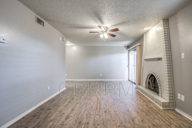 Building Photo - 5330 Kenosha Ave