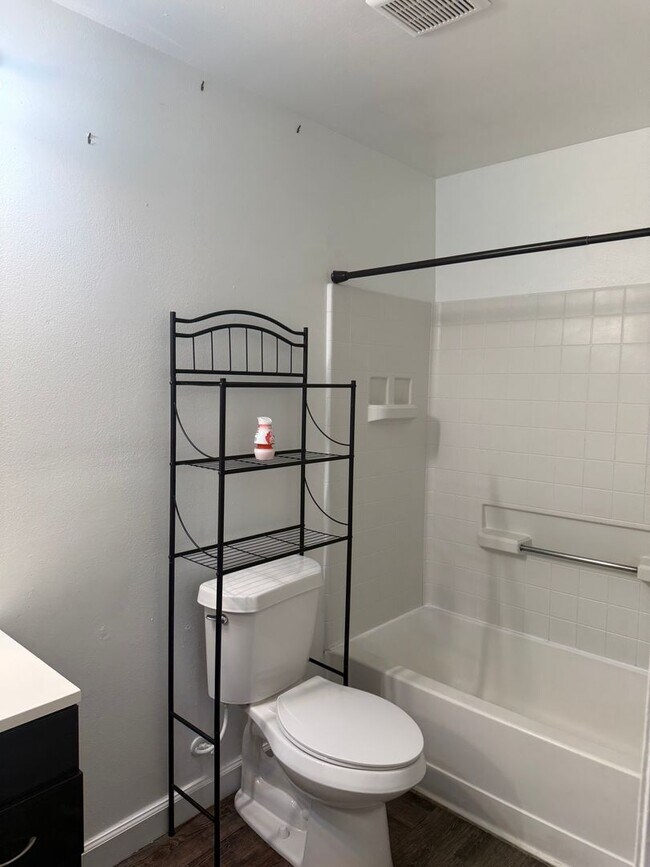 Building Photo - 3827 Bay Club Cir