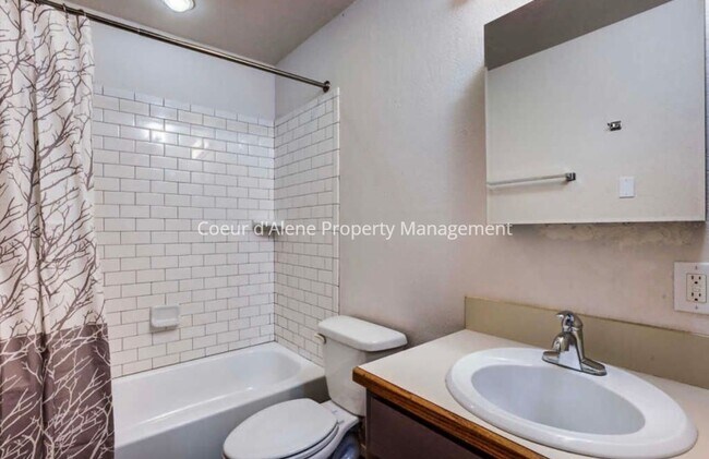 Building Photo - 2 bed, 2 bath duplex in Hayden