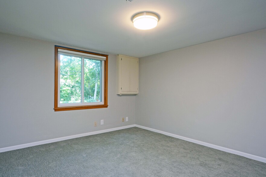 Lower level third bedroom featuring brand new carpet - 5206 Grandview Ln