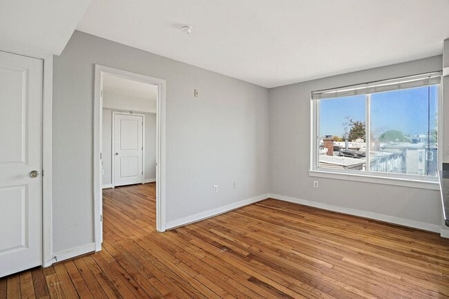 Building Photo - 420 16th St SE