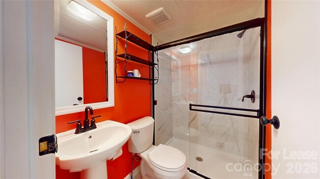Building Photo - 4120 Glenola Dr