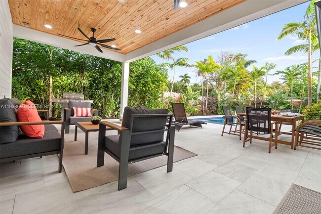 Building Photo - 3540 NE 28th Ave