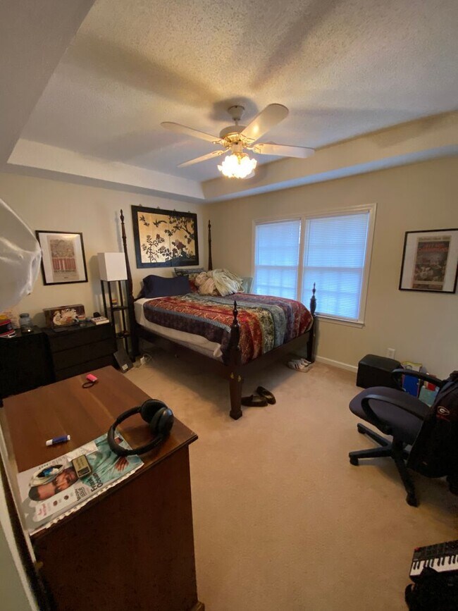 Building Photo - Wonderful 3 bedroom/2.5 bathroom House with 2 Car Garage in Snapfinger!