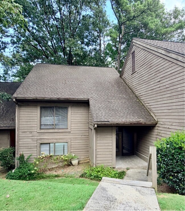Building Photo - 313 Heath Dr