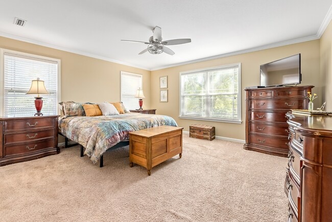 Building Photo - 304 Squirrel Hollow