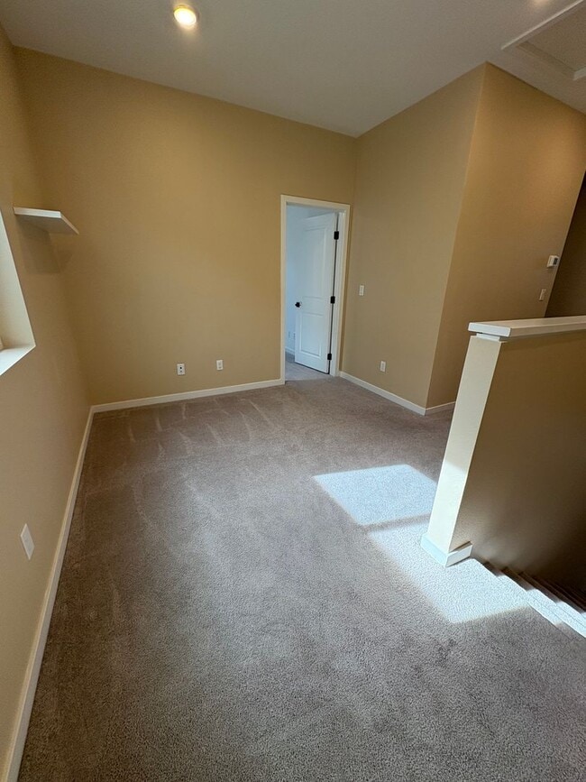 Building Photo - Beautiful Home Bedford Community!