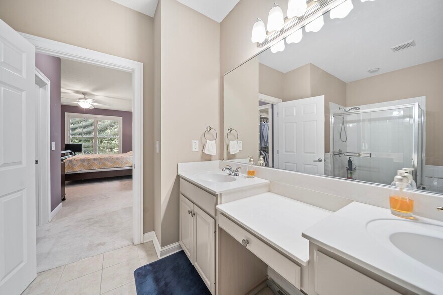 Building Photo - 4939 Stonehaven Dr