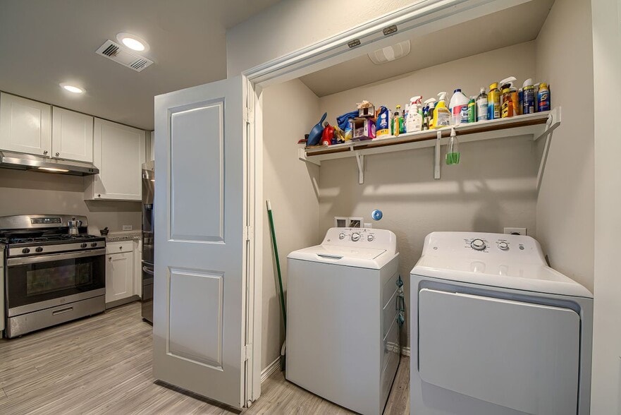 Building Photo - 14014 Homestead