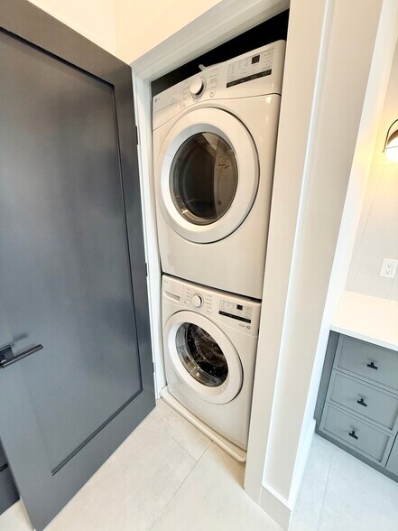 Building Photo - 238 Webster St