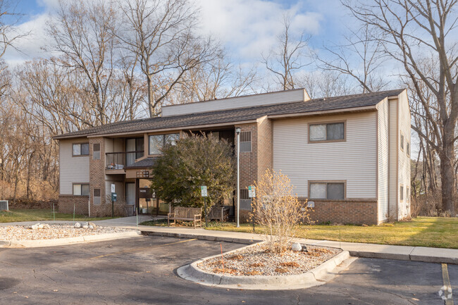 Building Photo - Pine Creek Apartments