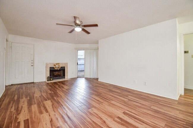 Building Photo - 9700 Leawood Blvd