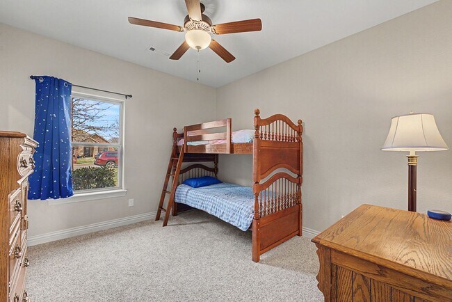 Building Photo - 4 bedroom 2 bath Praire Grove Home! Upgrades Galore!