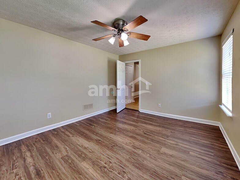 Building Photo - 4855 Lake Park Ter