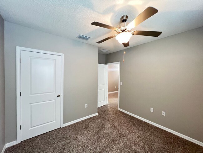 Building Photo - Spacious 4-Bedroom Smart Home in Belleview | No HOA Application Required - PROMO!! NO LEASE ADMIN...