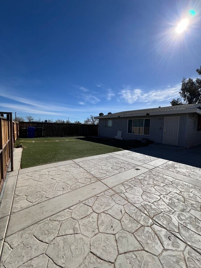 Charming 2 Bedroom Home! 11755 Brockman Ave Adelanto CA 92301