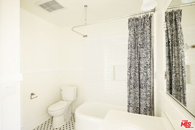 Building Photo - 824 Brent Ave