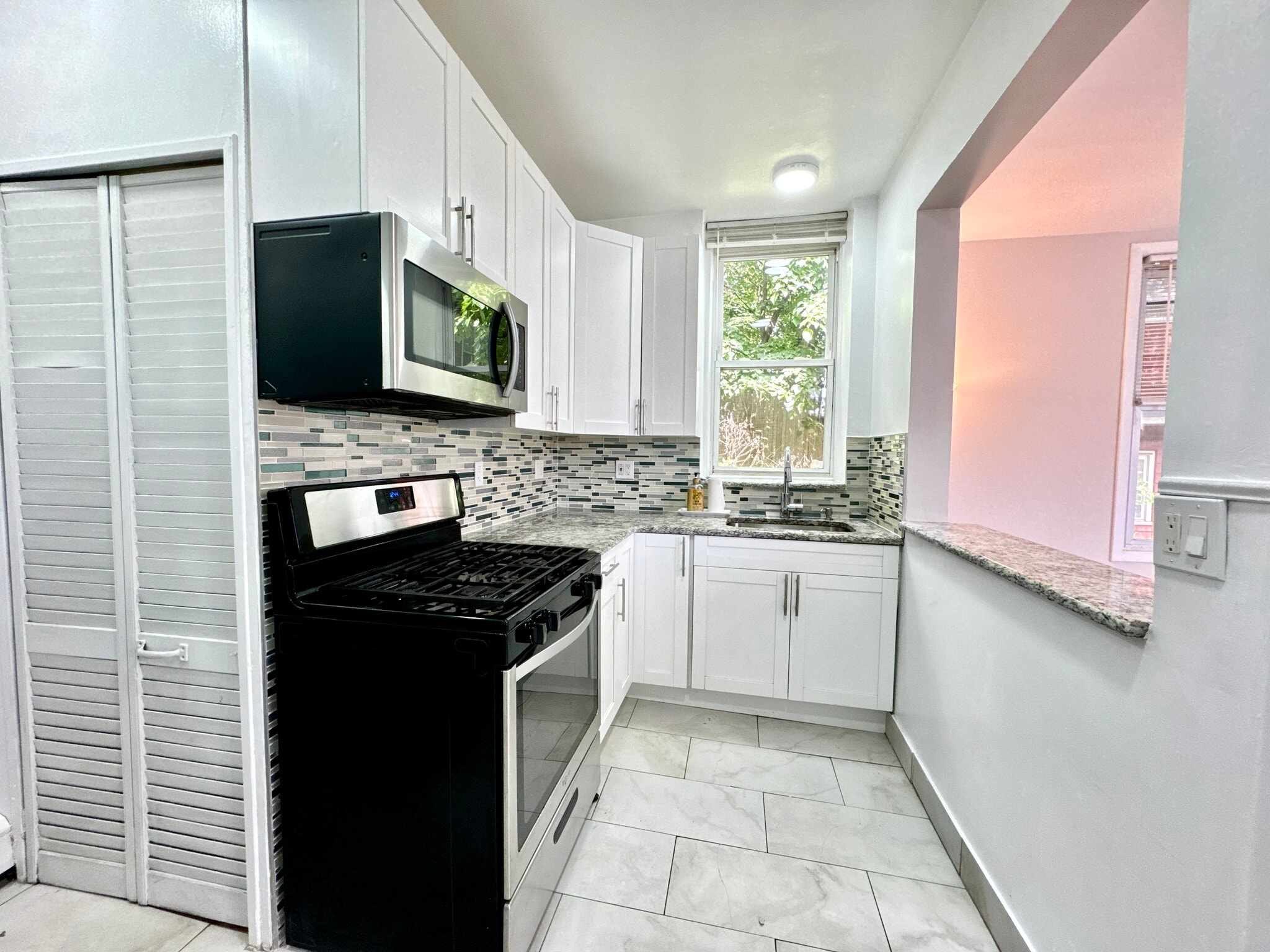 Granite Kitchen - 414 Undercliff Ave