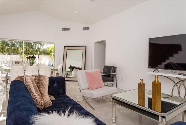 Building Photo - 2555 NE 202nd St