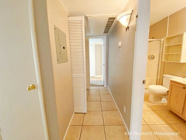 Building Photo - 3061 Key Largo Dr