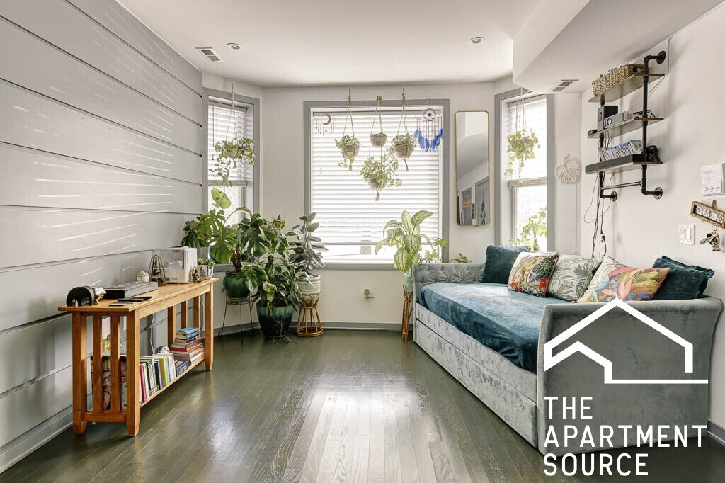 Building Photo - 2834 W Diversey Ave