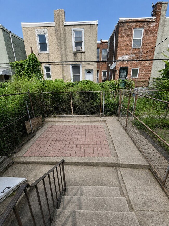 Building Photo - 2942 Tulip St