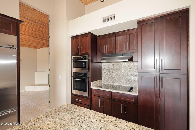 Building Photo - 9969 E Bayview Dr