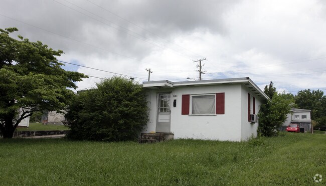 Building Photo - 2102 Whittle Springs Rd
