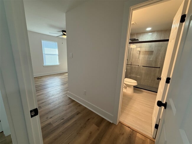 Building Photo - 611 N Eastwood St