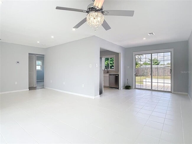 Building Photo - 3095 Pinetree St