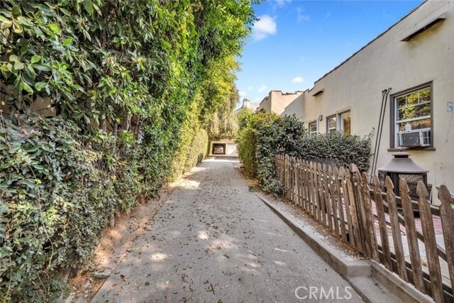 Building Photo - 477 E Del Mar Blvd
