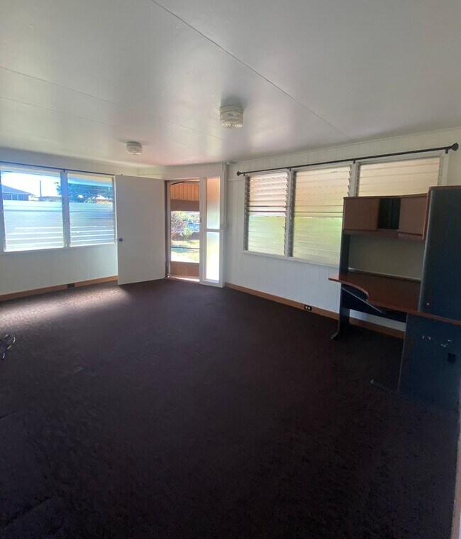 Building Photo - Hanapepe 3 bed 1.5 bath