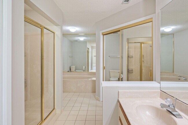 Building Photo - 1219 Oakmont Dr