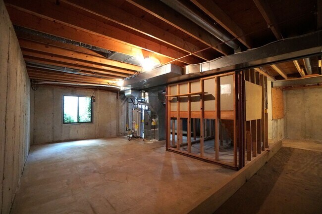 Building Photo - 1155 Popes Valley Dr