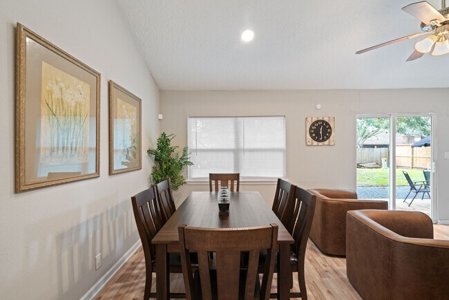 Building Photo - 2523 Village Oak Dr.