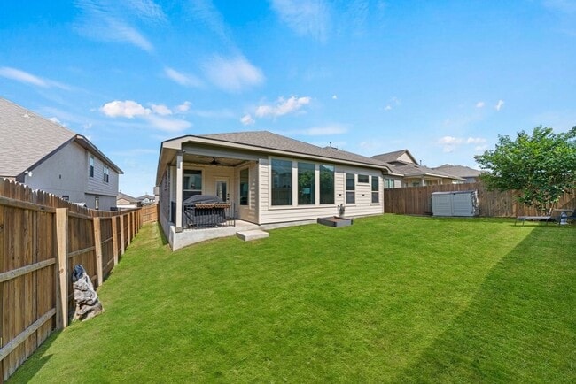 Building Photo - 1020 Highland Vista