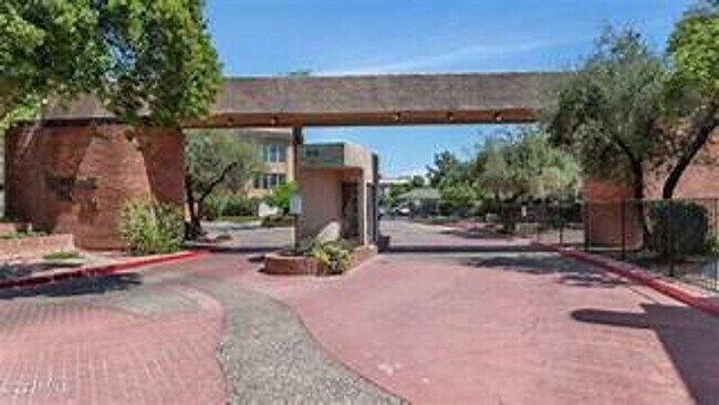 Building Photo - Renaissance Park Condo - Updated Penthouse...