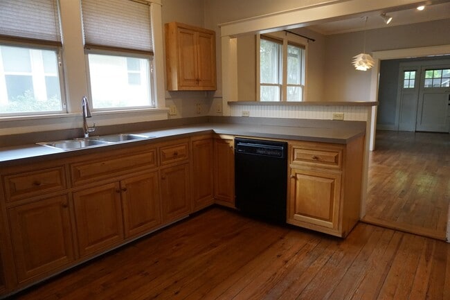Building Photo - 2086 Lee Pl