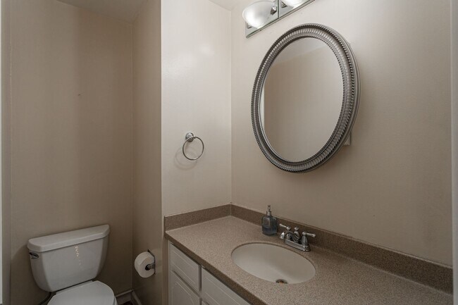 Building Photo - 1017 Kingston Ln