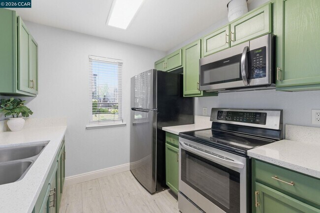 Building Photo - 102 Luna Grande Cir