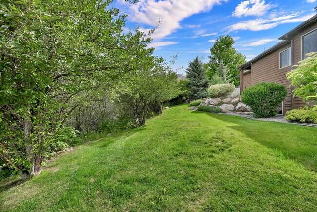 Building Photo - 3573 N Elkview Dr