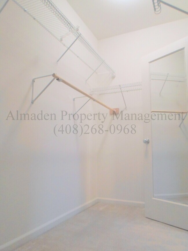 Building Photo - Pets Negotiable! Great Location near Willow Glen! Central A/C! Tri-Level Home w/ Many Upgrades!