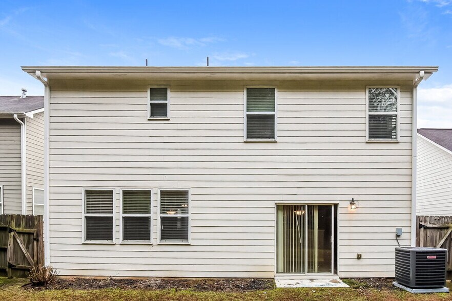 Building Photo - 2040 Valley Creek Dr